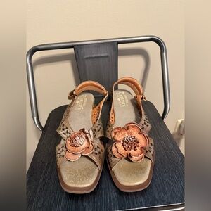 L’Artiste by Spring Step Floral Leather Wedge Sandals – Boho Cutout Slingback 40